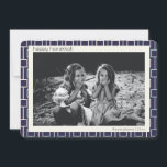 Mittelalterliche Moderne Muster im blauen Hanukkah Feiertagskarte<br><div class="desc">Moderne,  moderne und schlichte Retro-Linien,  die sich in der Mitte des Jahrhunderts in Blau und Weiß für Hanukkah,  personalisiert mit Ihrem Namen und Foto.</div>