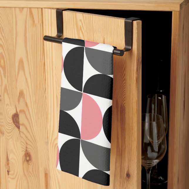 Mittelalterliche Moderne rosa Schwarz und Weiß Geschirrtuch (Drittel gefaltet)