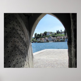 Mittelalterliche Tür zum Fluss Poster