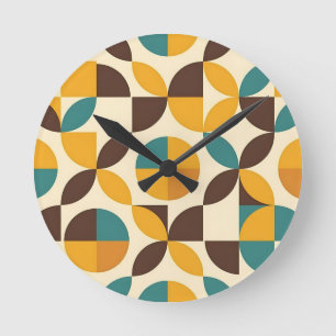 Mittelalterliches geometrisches Blütenmuster Runde Wanduhr