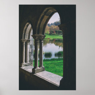 Mittelalterliches gotisches Kloster am See Poster
