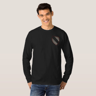 Mittelalterliches Wappen und Helm IV T-Shirt