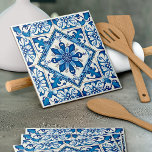 Mittelmeer-Fliesen, Portugal, Azulejo, Majolica Fliese<br><div class="desc">Elegantes,  stilvolles und raffiniertes Muster mit mediterranen Kacheln in Blau und Weiß. Moderne und trendige Geschenke,  perfekt für den Azulejo Liebhaber in Ihrem Leben.</div>
