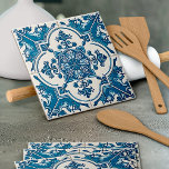 Mittelmeer-Fliesen, Portugal, Azulejo, Majolica Fliese<br><div class="desc">Elegantes,  stilvolles und raffiniertes Muster mit mediterranen Kacheln in Blau und Weiß. Moderne und trendige Geschenke,  perfekt für den Azulejo Liebhaber in Ihrem Leben.</div>