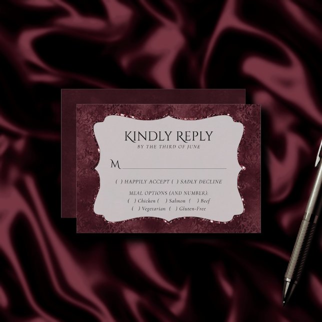 Mitternacht Wein Romance | Satiny Grunge Damask Me RSVP Karte (Von Creator hochgeladen)