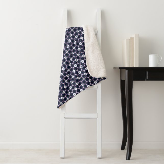 Mitternachtsblaue Blumen Sherpadecke (Beispiel)