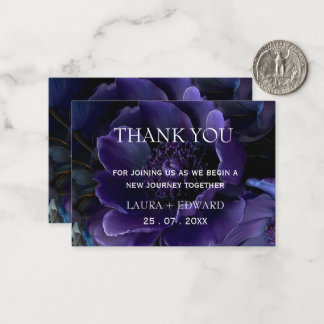 Mitternachtsblaue und violette Blumenhochzeitsanzu Mitteilungskarte