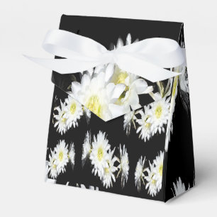 Mitternachtsblüten: Weiße Kakteen-Blume auf Schwar Geschenkschachtel