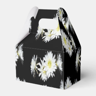 Mitternachtsblüten: Weiße Kakteen-Blume auf Schwar Geschenkschachtel