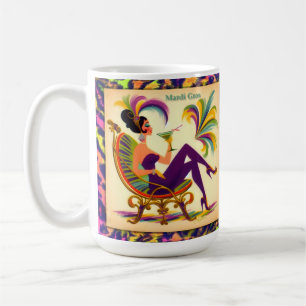 Mittsiebziger Mardi Gras Frau mit einem Martini Kaffeetasse