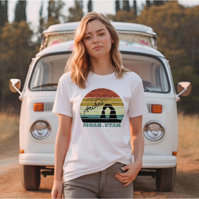 Moab Utah Vintager Sonnenuntergang Arches National T-Shirt (Von Creator hochgeladen)
