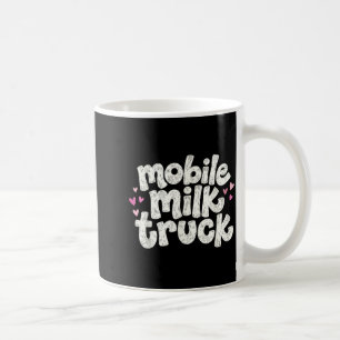 Mobiler Milchtankwagen stillende lustige stillende Kaffeetasse