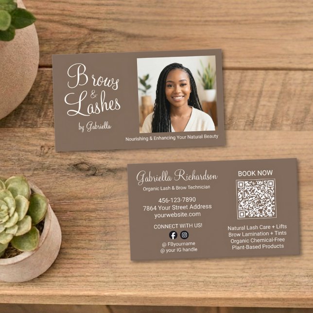 Mocha Brown Script Photo QR Code Brows and Lashes Visitenkarte (Von Creator hochgeladen)