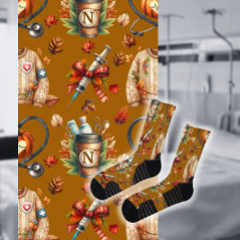 Mocha Monogram Nurse Herbst Essentials Crew Socken