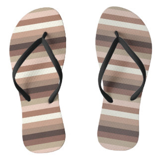 Mocha Mousse und Akzente Horizontales Streifenmust Flip Flops