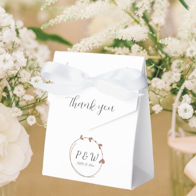 Mocha Simple Heart Wreath Monogram Wedding Geschenkschachtel (In Situ Wedding)