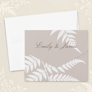 Mocha Taupe Weiße Farn Elegante Hochzeit All In One Einladung
