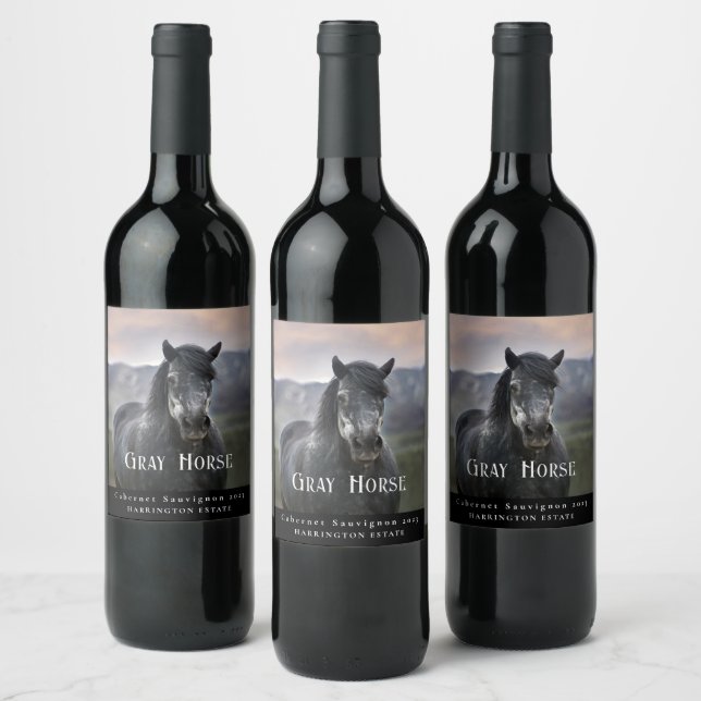 Mockup Gray HorCustom Wine Labels Weinetikett (Flaschen)