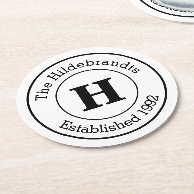 Mod Schwarz-Weiß-Monogramm-Familie Runder Pappuntersetzer (Angewinkelt)