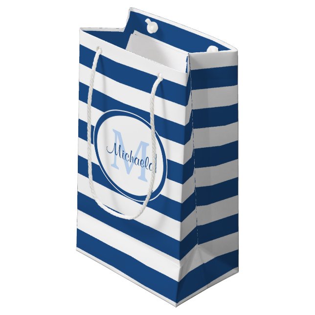 Mod Streifen und dunkelblauer Mit Monogramm Dresse Kleine Geschenktüte (Vorderseite Schrägansicht)