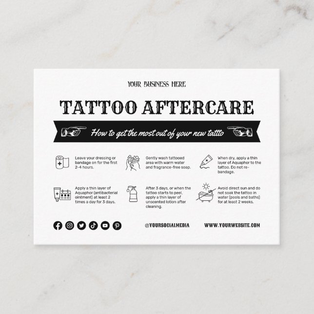 Modèle de la carte postsoins de tatouage noir avec (Devant)