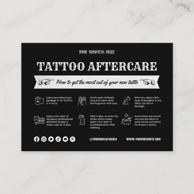 Modèle de la carte postsoins de tatouage noir avec (Devant)
