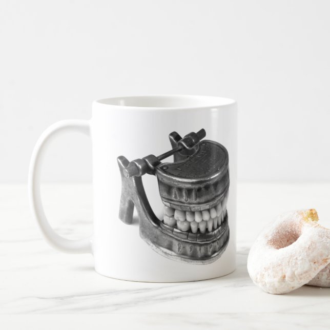 Modèle dentaire antique Horreur Oddee Mug (Avec donut)