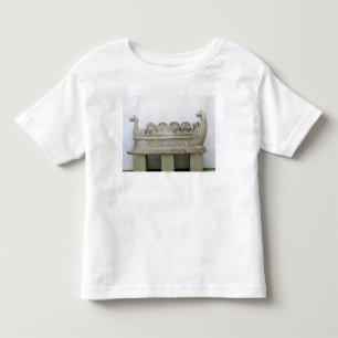 Modell eines Schiffs, das Wein auf transportiert Kleinkind T-shirt