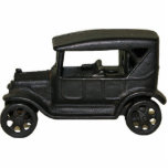 Modell T Skulptur Freistehende Fotoskulptur<br><div class="desc">Akryllische Fotoskulptur eines Bildes eines Vintagen Gusseisenmodells T-Auto. Das ist ein großartiges Roaring 20er Party-Dekor,  das man überall nutzen kann,  sogar in der Mitte! Siehe dazu passender Acryl-Fotoskulptur-Schlüsselanhänger,  Magnet und Ornament. Sehen Sie sich die gesamte Roaring 20s Foto-Skulpturensammlung im DECOR an | Props & Zentrierteile Bereich.</div>