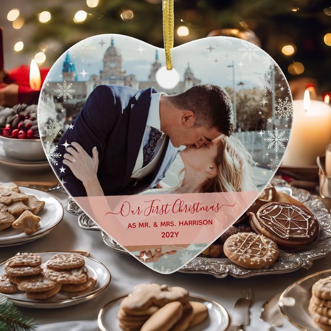 Modern 1st Christmas Mr. Mrs. 2 Fotos Herz geformt Keramik Ornament (Our First Christmas as Mr. & Mrs. Elegant Modern Calligraphy Personalized Names 2 Photos Snowflakes)
