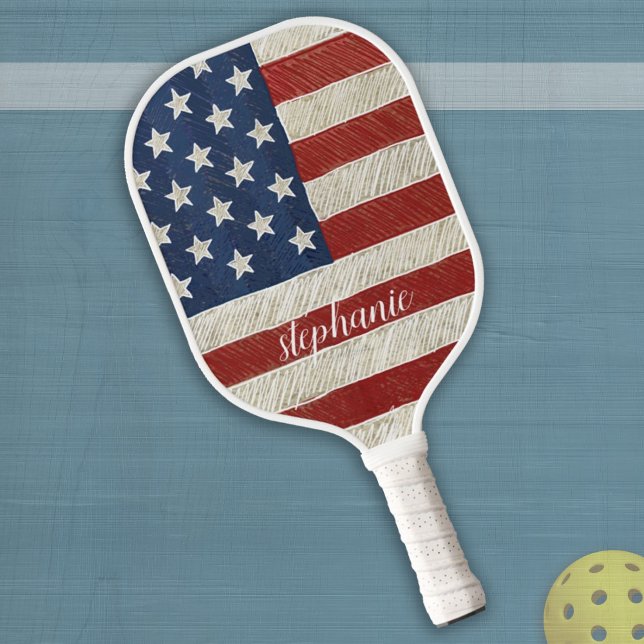 Modern American Flag with Trendy Script Name Pickleball Schläger (Von Creator hochgeladen)