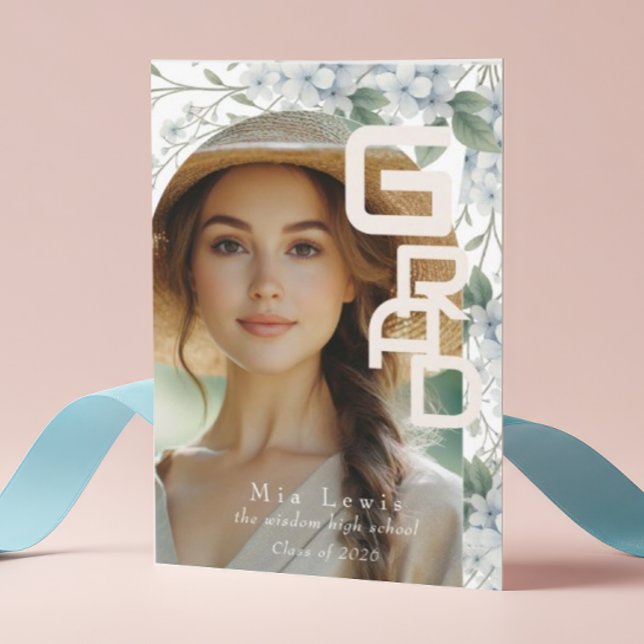 Modern Arch Soft Blue Hydrangeas Graduation Photo Ankündigung (Von Creator hochgeladen)