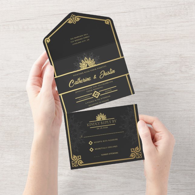 Modern Art Deco Pfau Gold und Schwarze Hochzeit All In One Einladung (Abreißen)
