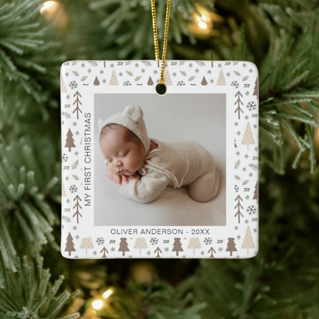 Modern Baby First Christmas Keramikornament (Baum)