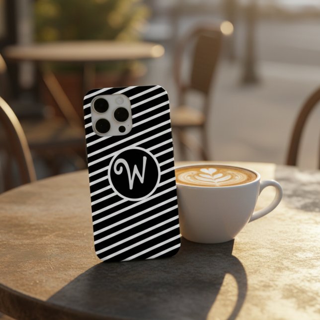 Modern Black and White Diagonal Stripes Monogram Case-Mate iPhone Hülle (Von Creator hochgeladen)