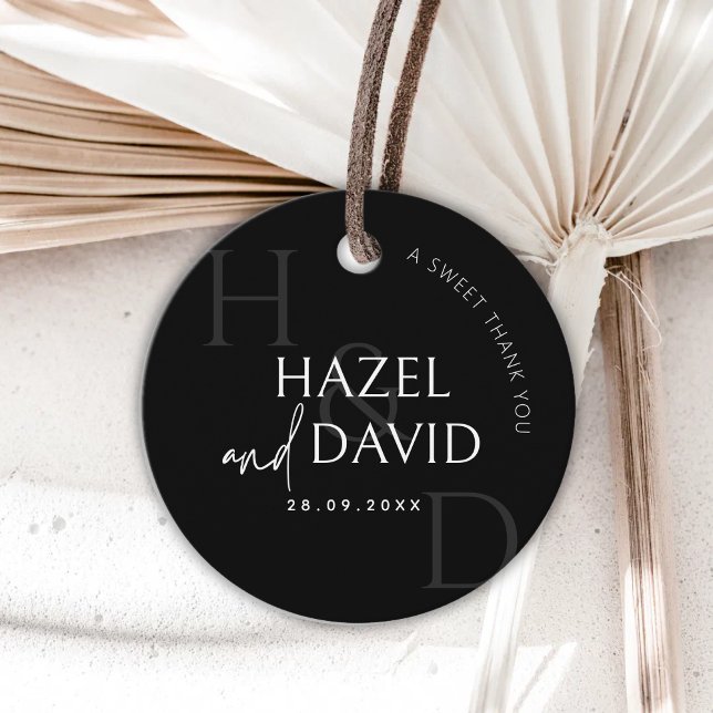 Modern Black and White Monogram Minimalist Wedding Geschenkanhänger (Von Creator hochgeladen)