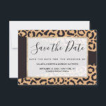 Modern Black Gold Cheetah Leopard Animal Print Save The Date<br><div class="desc">Dieses moderne und trendige Muster ist perfekt für die zeitgenössische Mode. Es zeichnet sich durch ein handgezeichnet leopardenfarbenes, schwarz-goldfarbenes Muster aus, das in der Gezeitenuntermalung als Getier wird. Es ist mädchenhaft, einzigartig und modern! ***WICHTIGE HINWEIS FÜR DESIGN: Für individuelle Designanfragen, wie z.B. passende Produktanfragen, Farbänderungen, Platzierungsänderungen oder andere Änderungswünsche, klicken...</div>