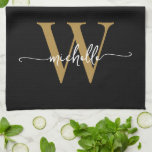 Modern Black Gold Custom Monogram Name Script Geschirrtuch<br><div class="desc">Girly Modern elegante Schwarz und Gold Monogram Initial Name Signature Script Custom Personalisiert Kitchen Handtuch. Dieses Design mit Ihrem Vornamen in einem hübschen handgeschriebenen Stil Swash Schwanz Schriftart Typografie (oder Kalligrafie) mit Monogramm Erstmaligkeit in Gold und Weiß auf Schwarz. Diese sind einfach zu anpassen. Große stilvolle feminine Hauswärmeschenke, auch zum...</div>
