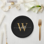 Modern Black Gold Custom Monogram Name Script Pappteller<br><div class="desc">Girly Modern Simple Elegant Black and Gold Monogram Initial Name Signature Script Custom Personalisiert Paper Teller. Dieses Design mit Ihrem Vornamen in einem hübschen handgeschriebenen Stil Swash Schwanz Schriftart Typografie (oder Kalligrafie) mit Monogramm Erstmaligkeit in Gold und Weiß auf Schwarz. Diese sind einfach zu anpassen. Ideal für die Hauswärmung, auch...</div>