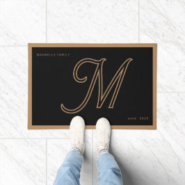 Modern Black Gold Monogram Script Family Name Fußmatte