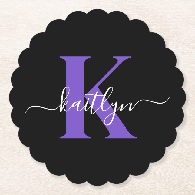 Modern Black Lila Script Monogram Untersetzer (Vorderseite)