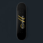 Modern Black Monogram Gold Script Name Skateboard<br><div class="desc">Eine elegante,  goldweiße Monografie auf einem schwarzen Skateboard für Ihren Outdoor-Spaß. Stilvoll und modern.</div>