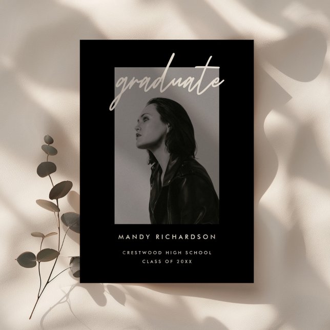 Modern Black White Script Photo Graduation Party Einladung (Von Creator hochgeladen)