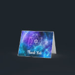 Modern Blue Lila Galaxy Bat Bar Mitzvah geflogen Dankeskarte<br><div class="desc">Erstellen Sie Ihre eigenen coolen Fledermaus Bar mitzvah Dankeschön Karten auf einer einzigartigen, blauen und lila Galaxie-Thema DIY Vorlage. Dieses Universum-Design zeigt Aquarellnebel-Kunst von Raphaela Wilson in einem dunklen Nachthimmel mit Sternen. Der jüdische David-Stern und die Weltraumspirale sind optional und Sie können Ihr eigenes Foto an die Innenseite des Bildes...</div>