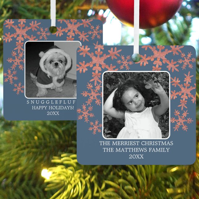 Modern Blue Rustica Snowflake 2 Foto Niedlicher Ur Ornament Aus Metall (Add your 2 photos to this double sided Christmas ornament in blue with rustic faux wood snowflakes)