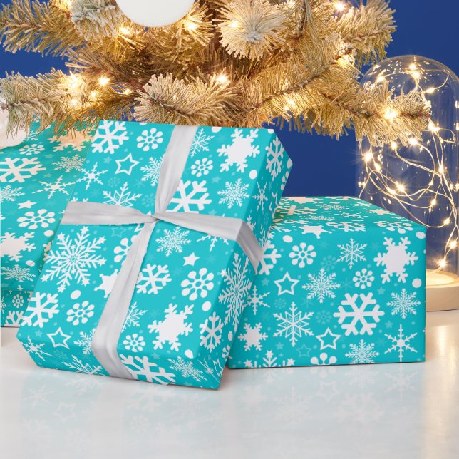 Modern Blue White Christmas Snowflakes Muster Geschenkpapier (Feiertage)