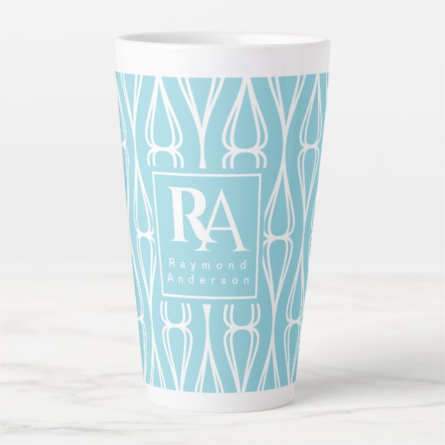 Modern Blue White Muster Monogram Milchtasse (Vorderseite)