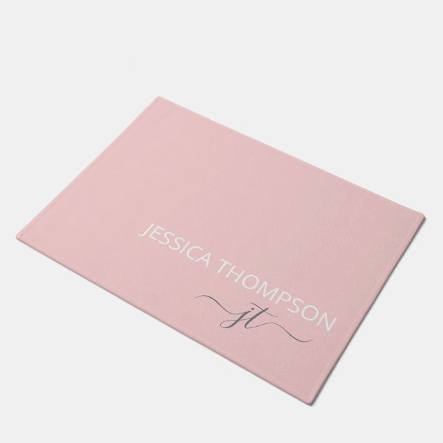 Modern Blush Pink Einfache Bezeichnung für das Mon Fußmatte (Schrägansicht)