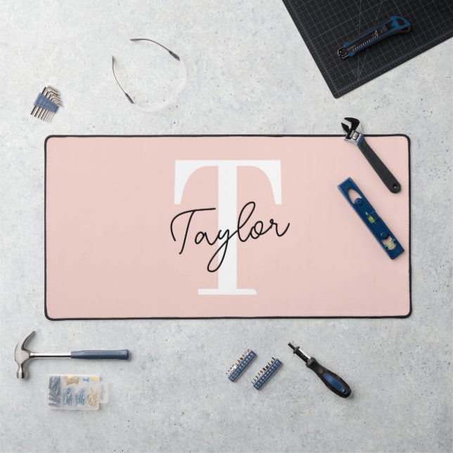Modern Blush Pink Monogram Name Feminine Script Schreibtischunterlage (Arbeitsplatz)