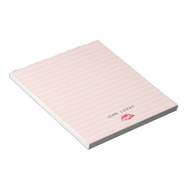 Modern Blush Pink Red Lipstick Kiss Personalisiert Notizblock (angewinkelt)